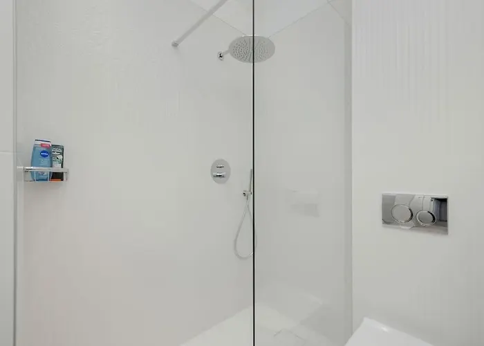 Superior Vacation With Private Parking * レバル