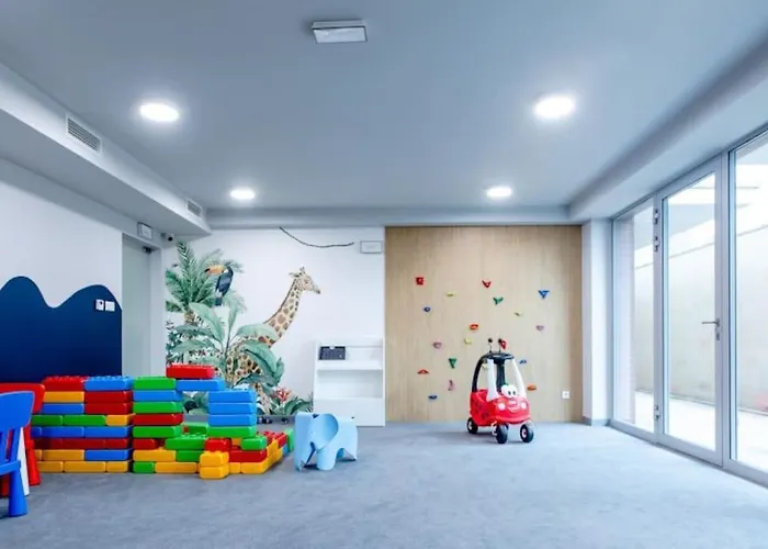 アパート Superior Vacation With Private Parking レバル