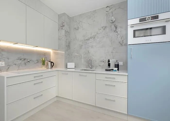 Superior Vacation With Private Parking * レバル