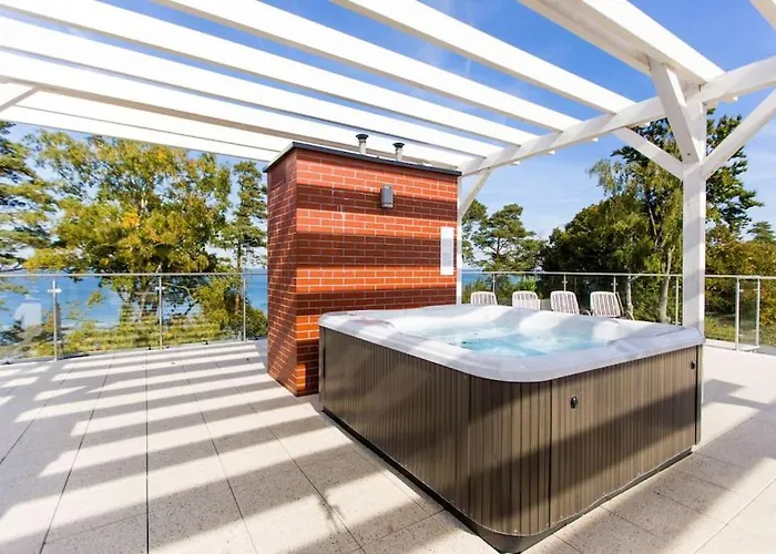 Superior Vacation With Private Parking レバル